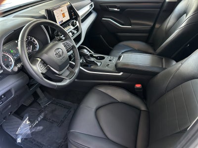 2025 Toyota Highlander XLE