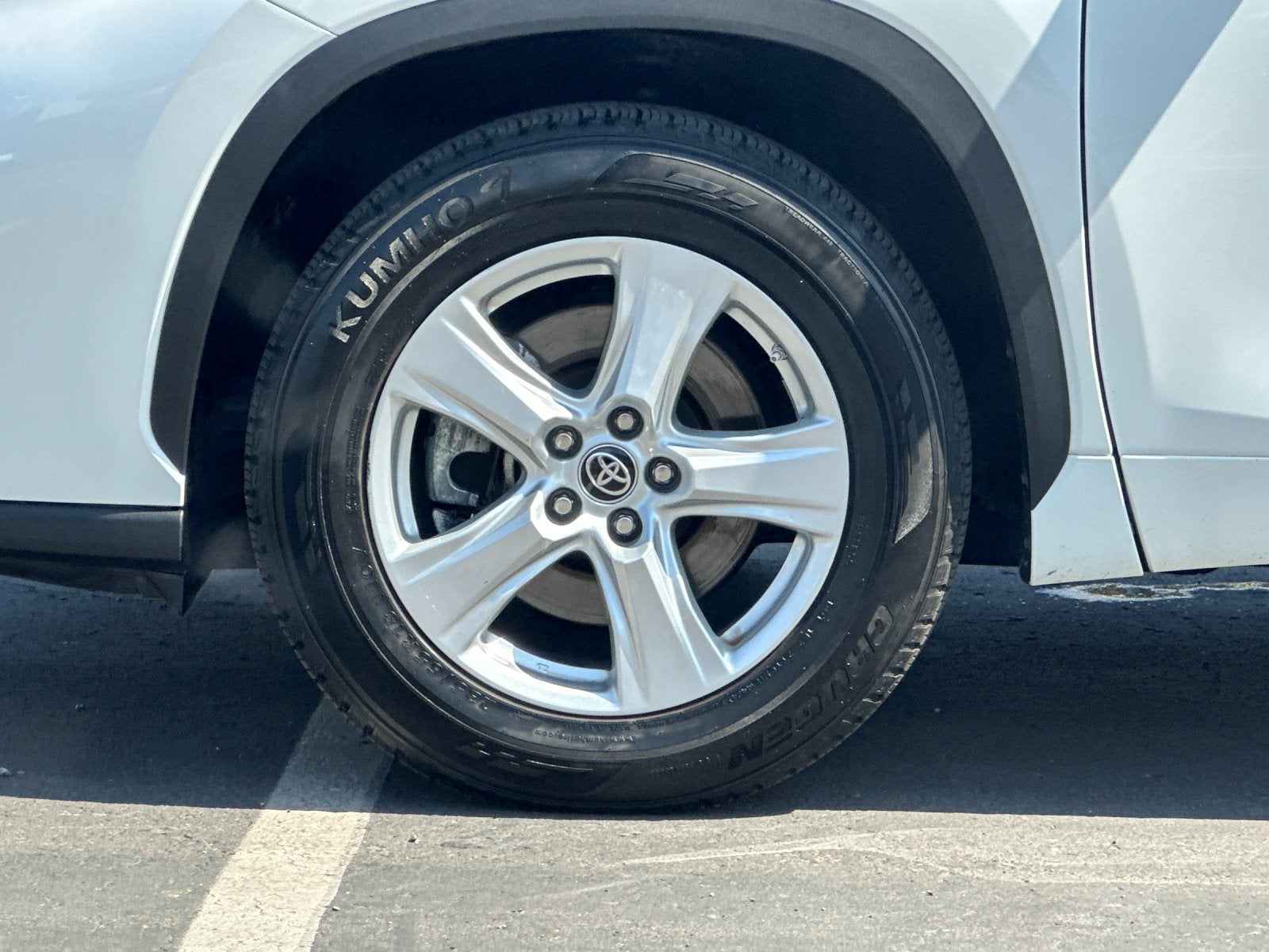 2023 Toyota Highlander LE
