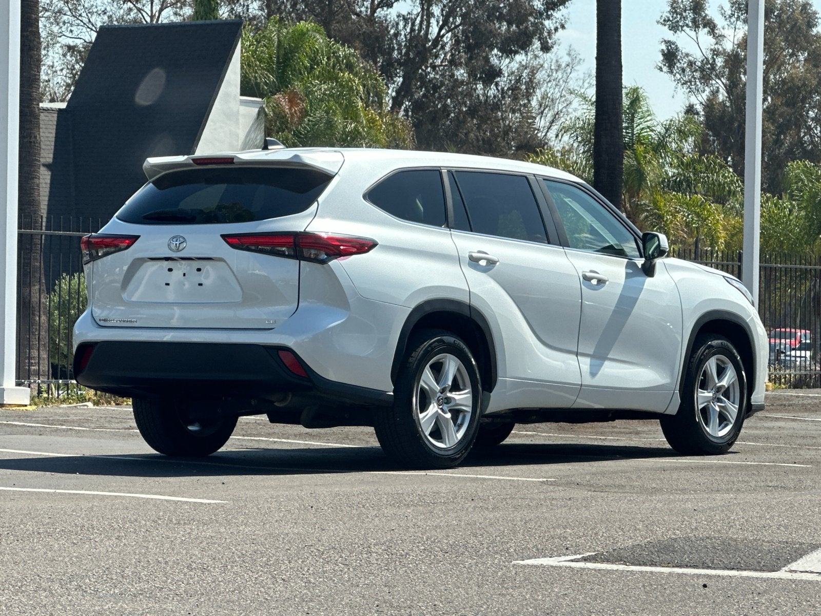 2023 Toyota Highlander LE