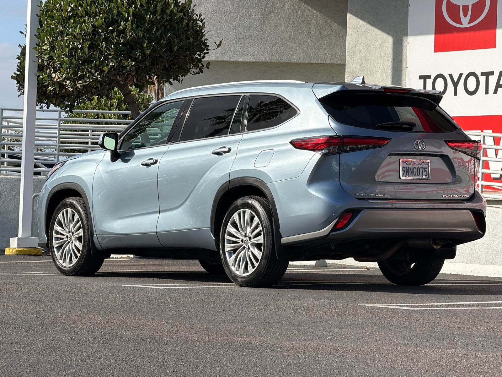 2023 Toyota Highlander Platinum