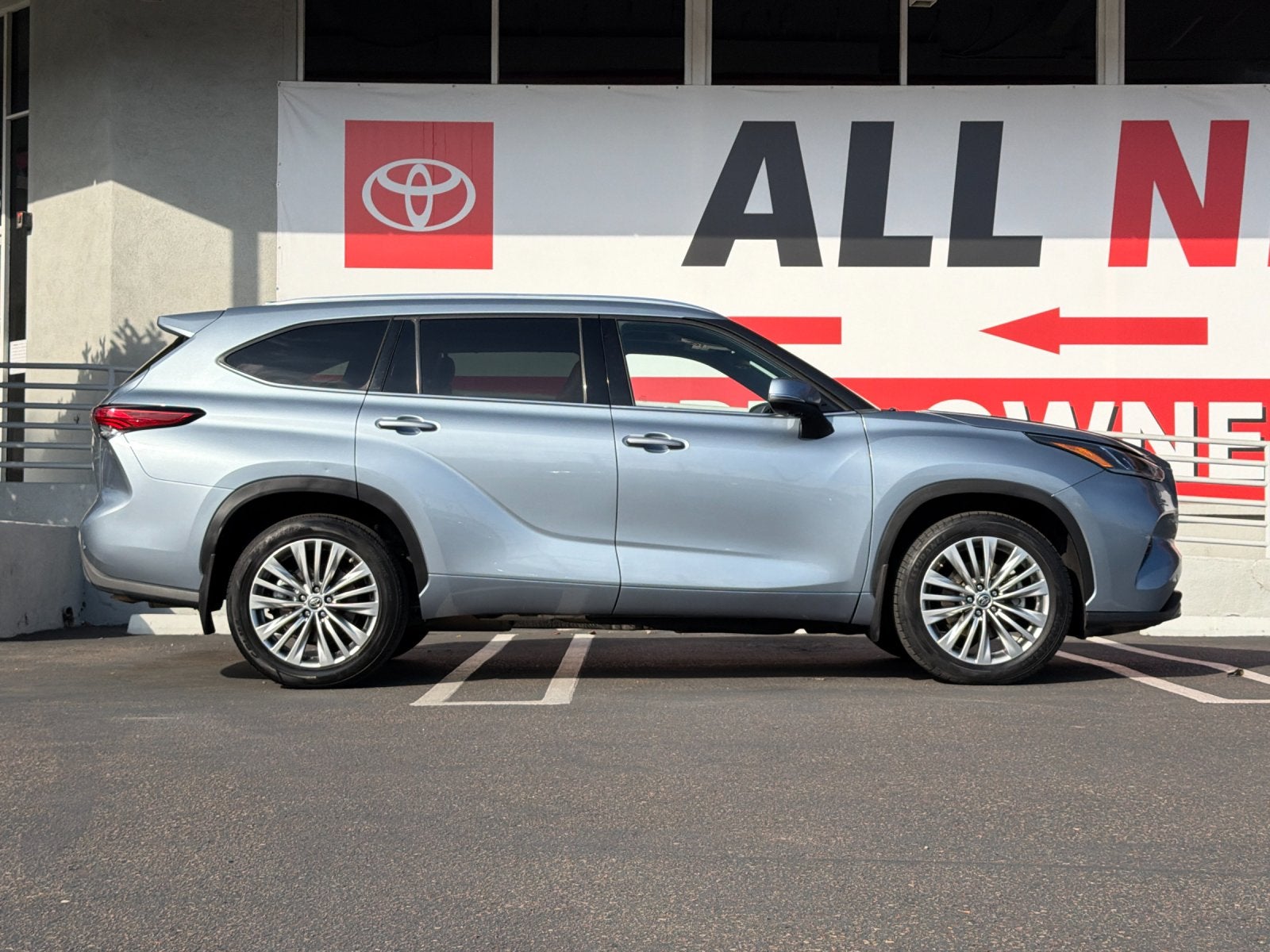 2023 Toyota Highlander Platinum