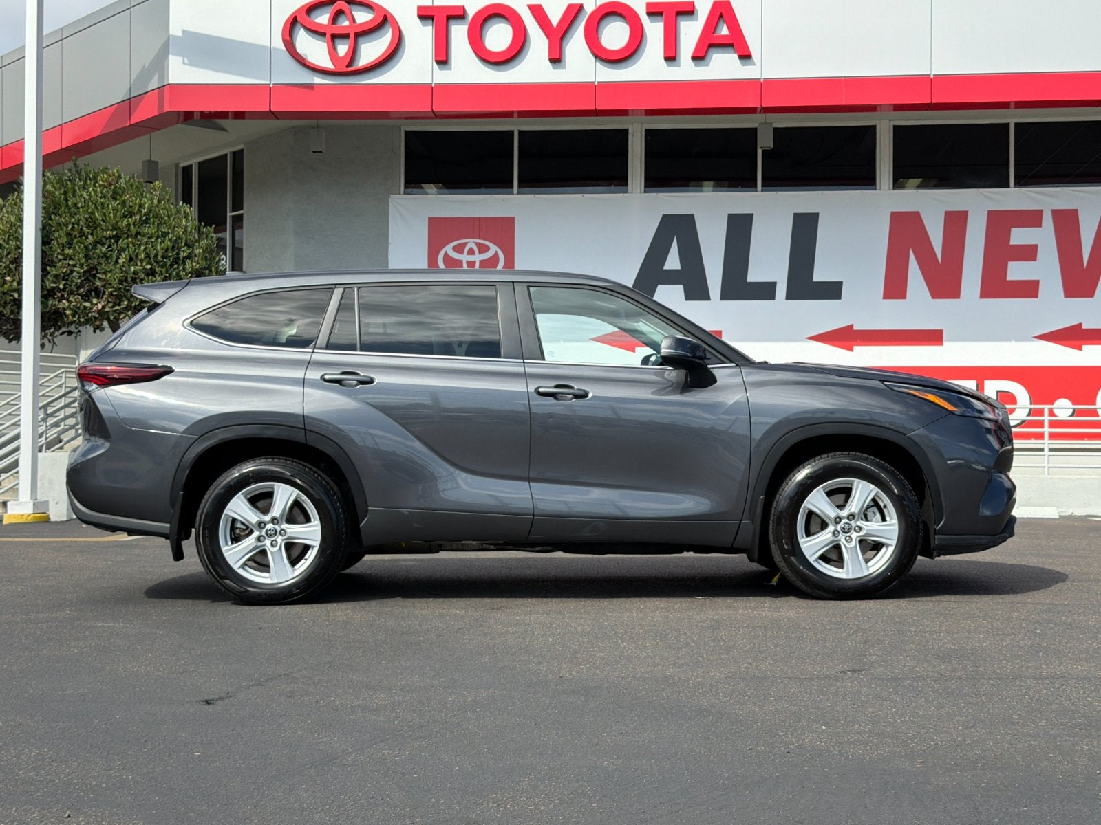 2025 Toyota Highlander LE