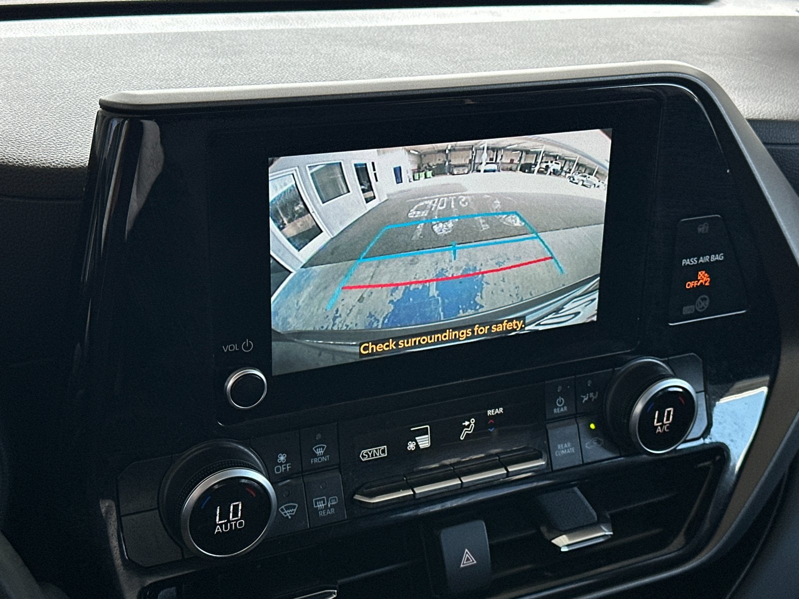 2025 Toyota Highlander LE