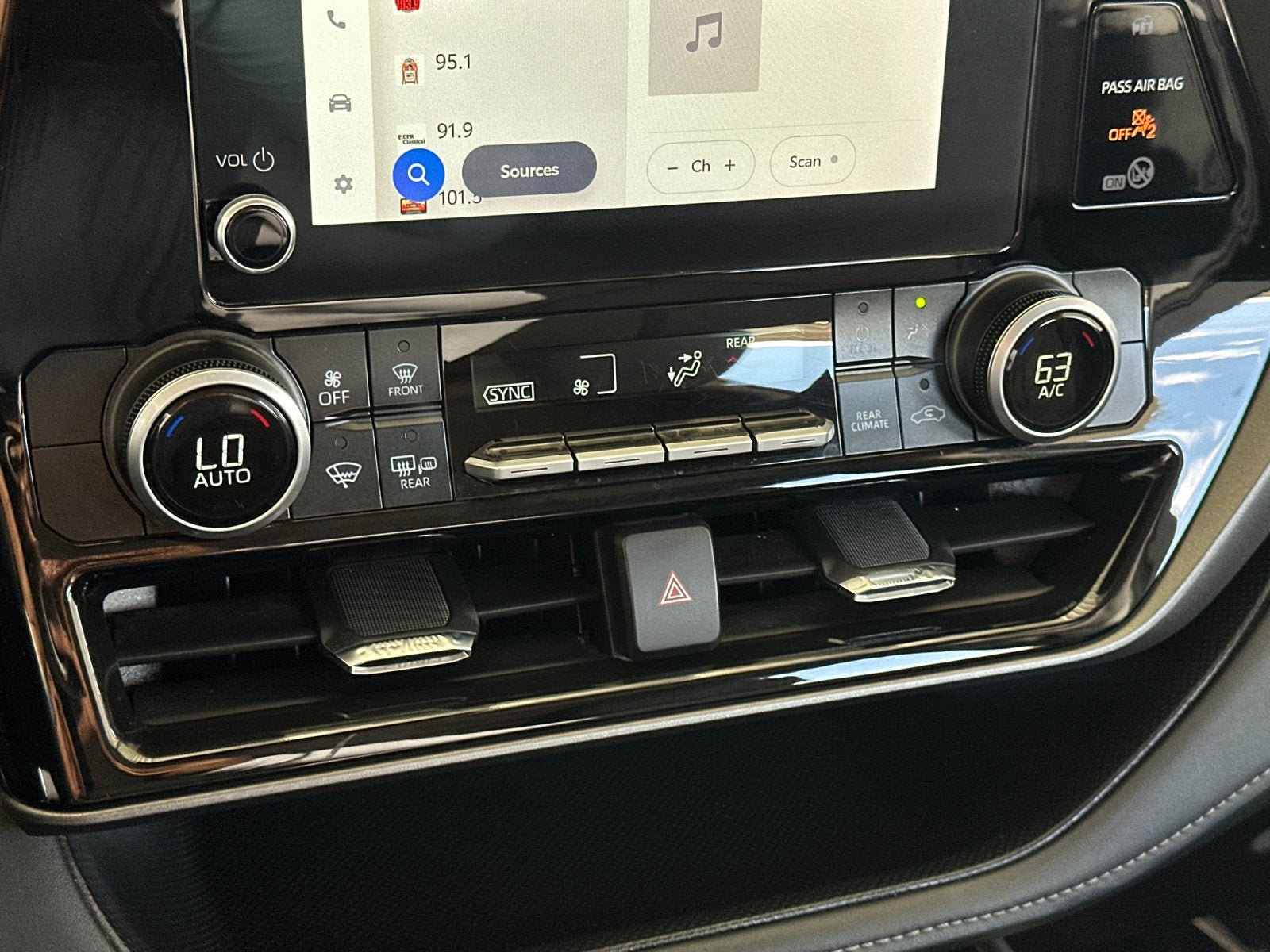 2025 Toyota Highlander LE