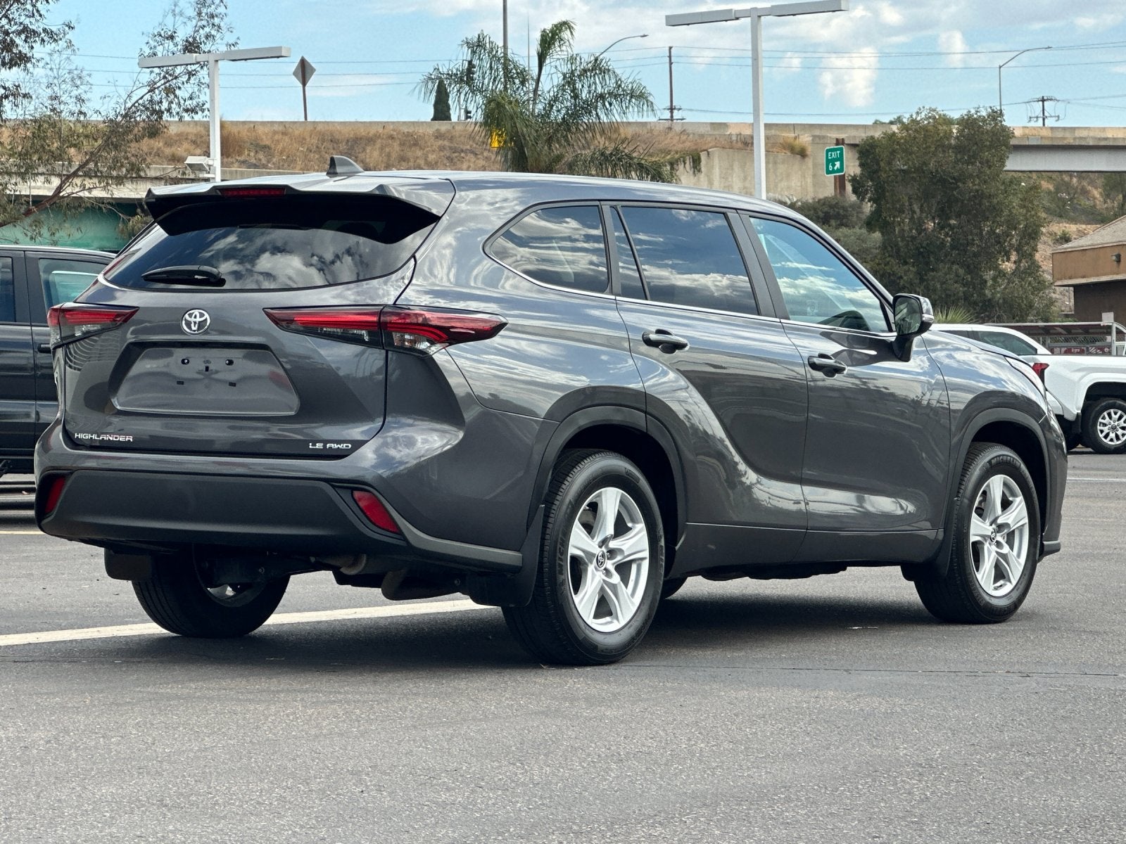 2025 Toyota Highlander LE