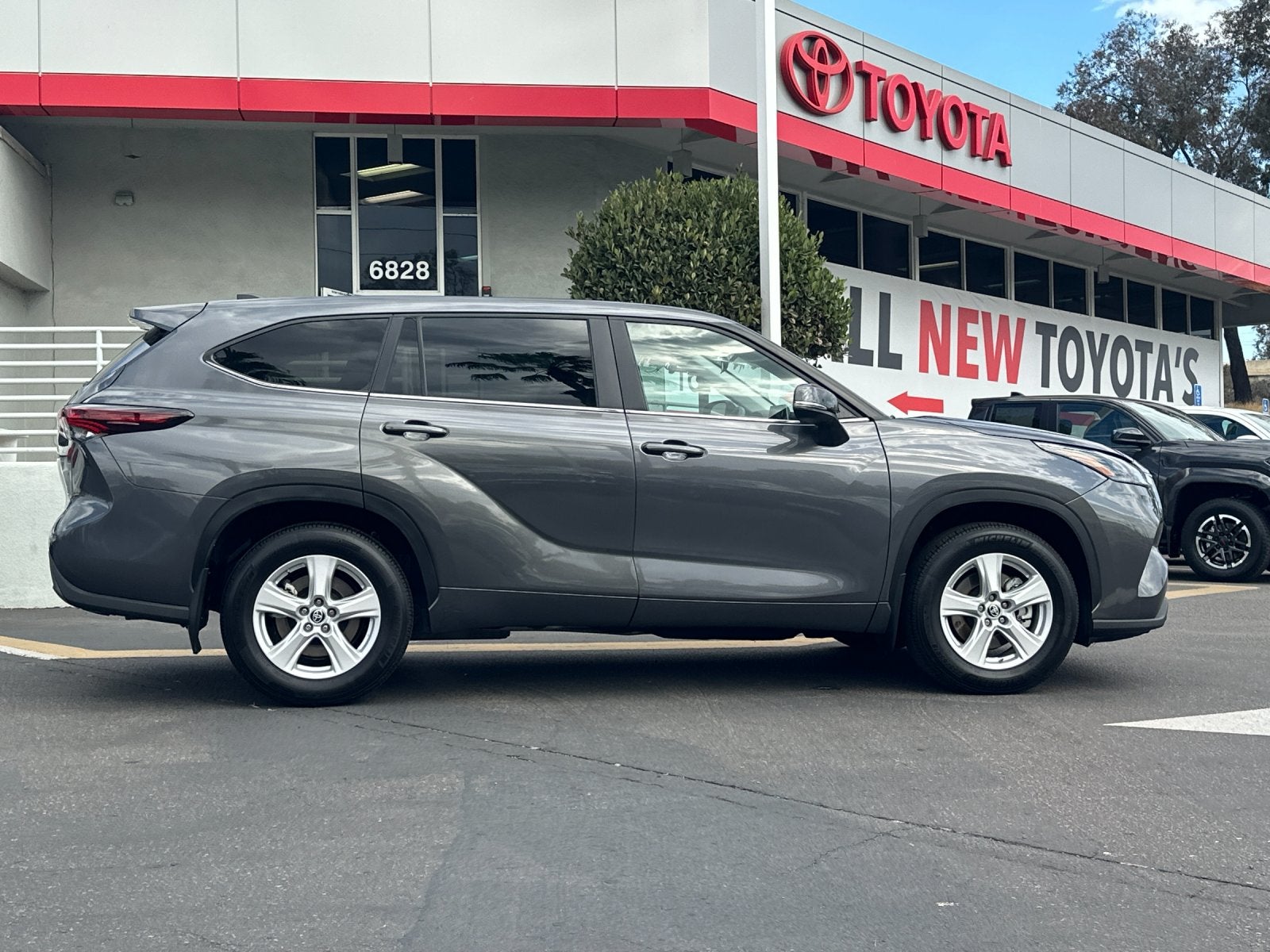 2025 Toyota Highlander LE