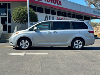 2016 Toyota Sienna LE 8 Passenger