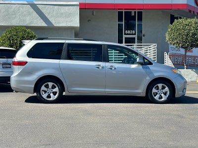2016 Toyota Sienna LE 8 Passenger