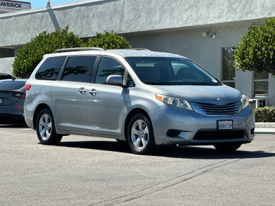 2016 Toyota Sienna LE 8 Passenger