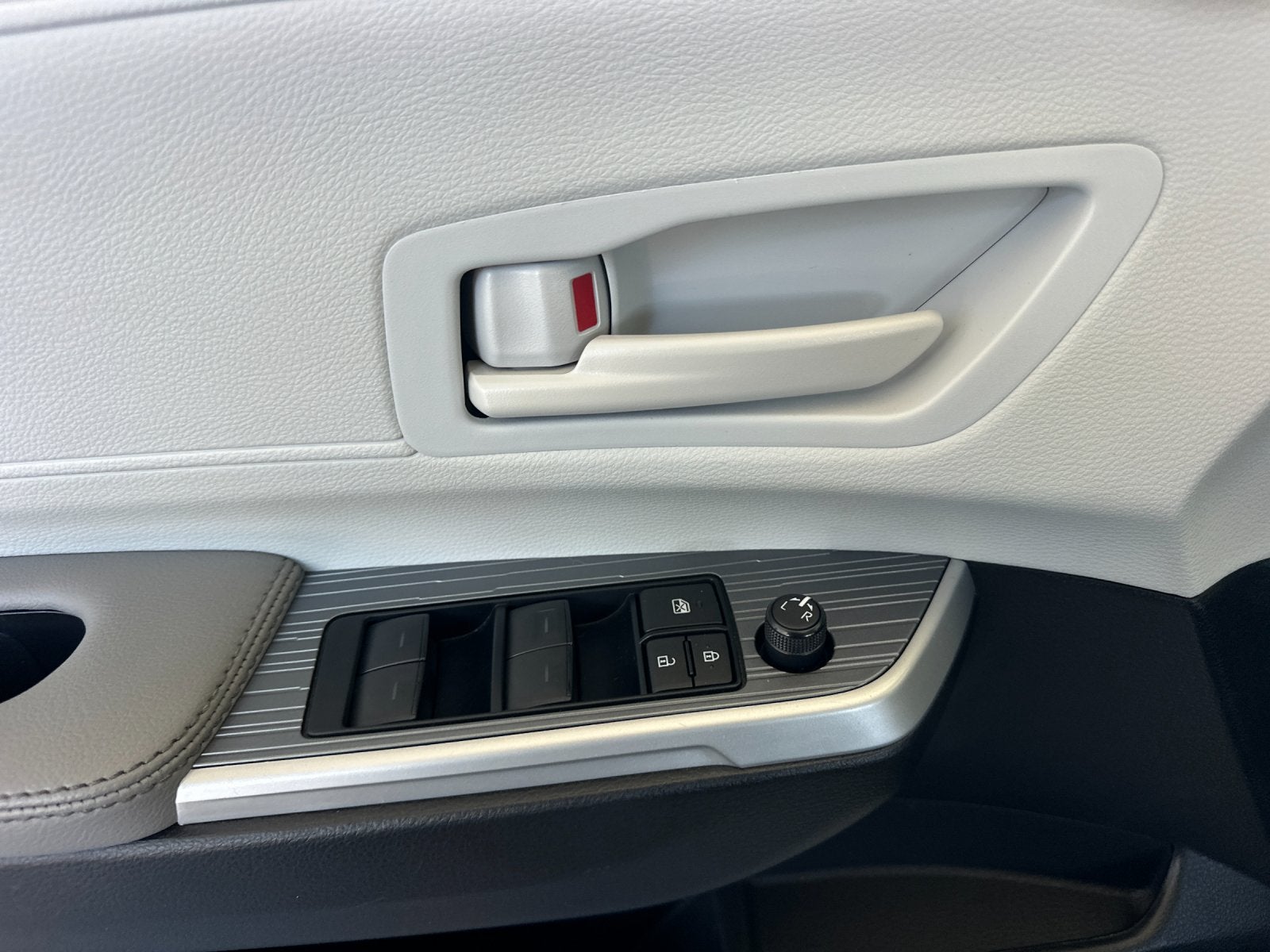 2025 Toyota Sienna LE 8 Passenger