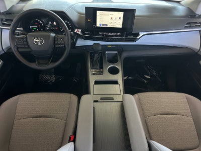 2025 Toyota Sienna LE 8 Passenger