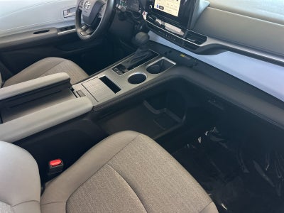 2025 Toyota Sienna LE 8 Passenger