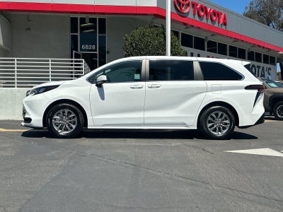 2025 Toyota Sienna LE 8 Passenger