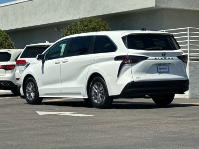 2025 Toyota Sienna LE 8 Passenger
