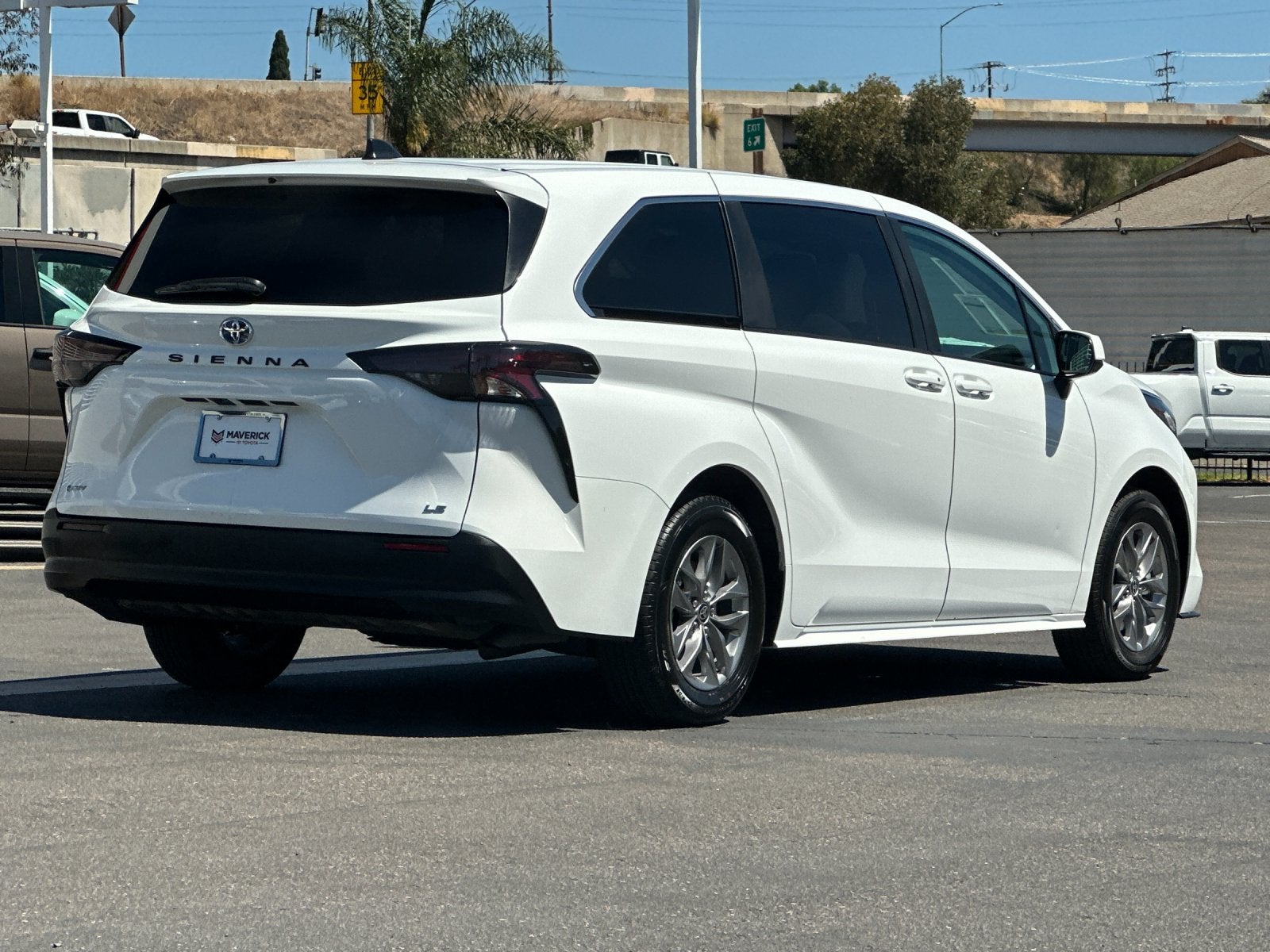 2025 Toyota Sienna LE 8 Passenger