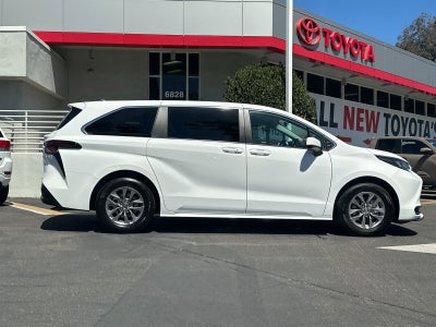 2025 Toyota Sienna LE 8 Passenger