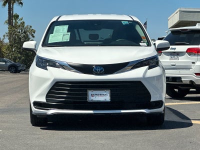 2025 Toyota Sienna LE 8 Passenger