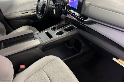 2026 Toyota Sienna LE 8 Passenger