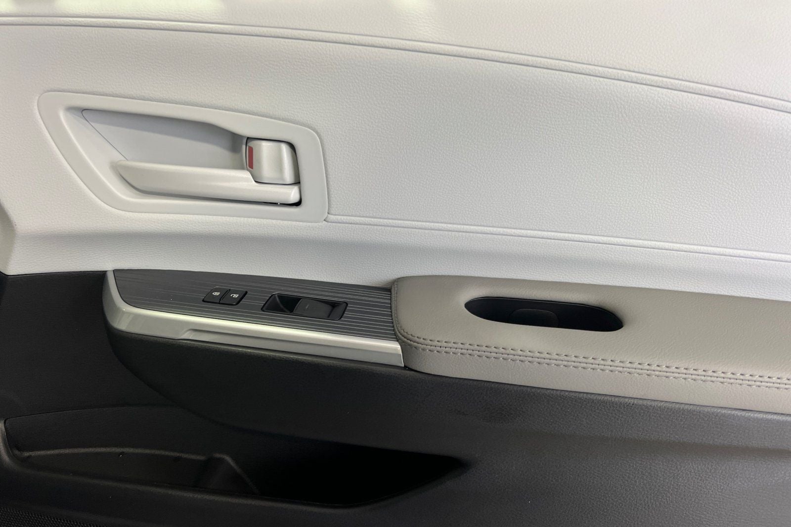2026 Toyota Sienna LE 8 Passenger