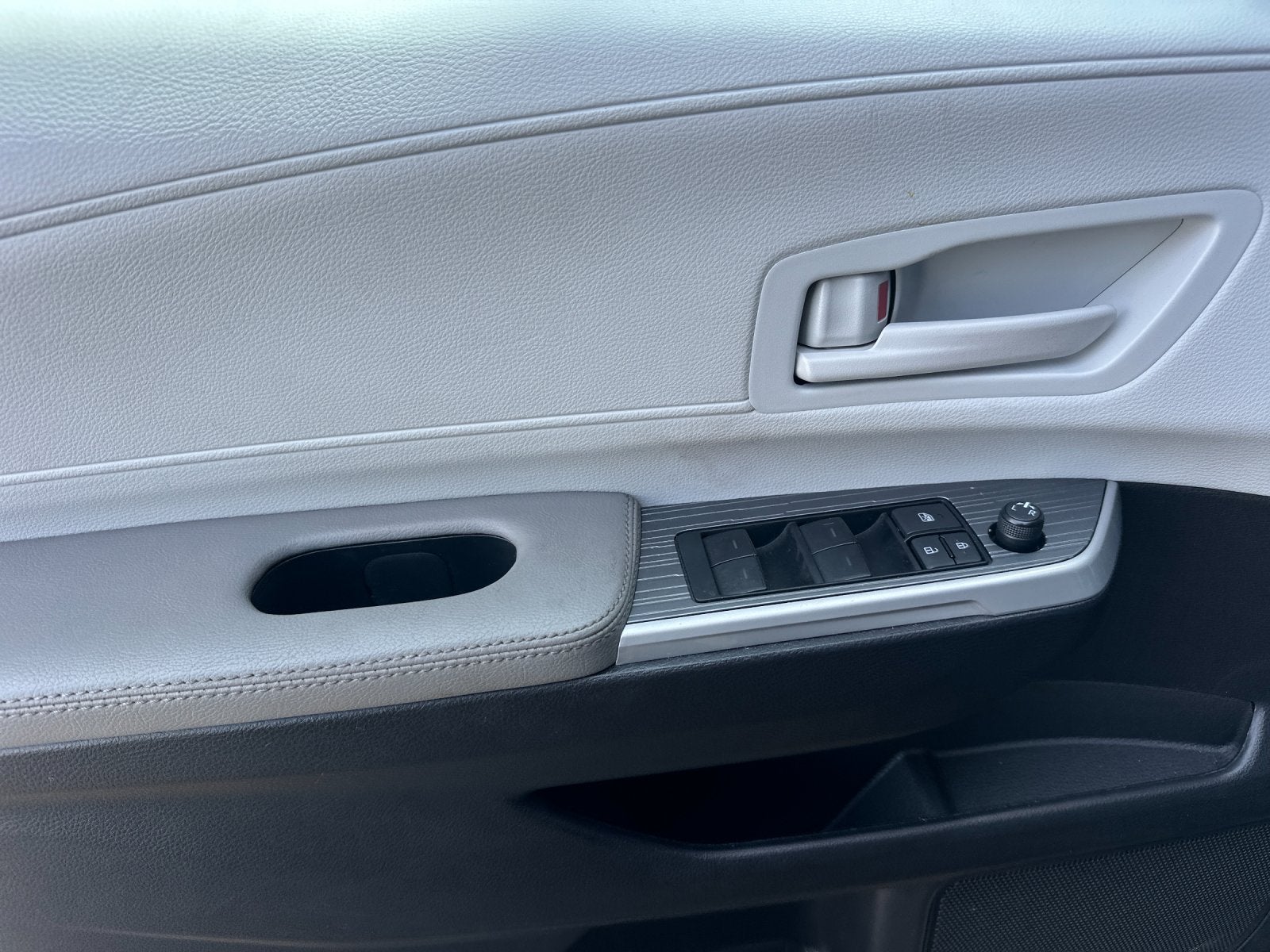 2025 Toyota Sienna LE 8 Passenger