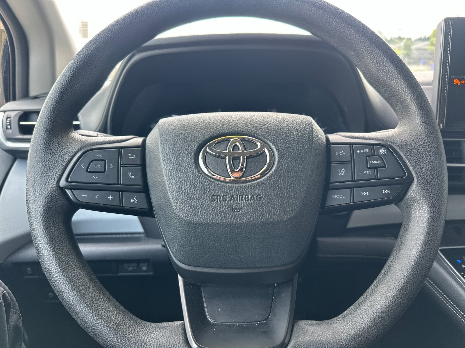 2025 Toyota Sienna LE 8 Passenger