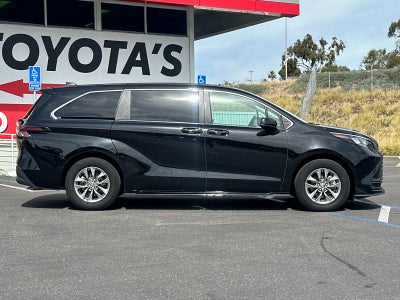2025 Toyota Sienna LE 8 Passenger