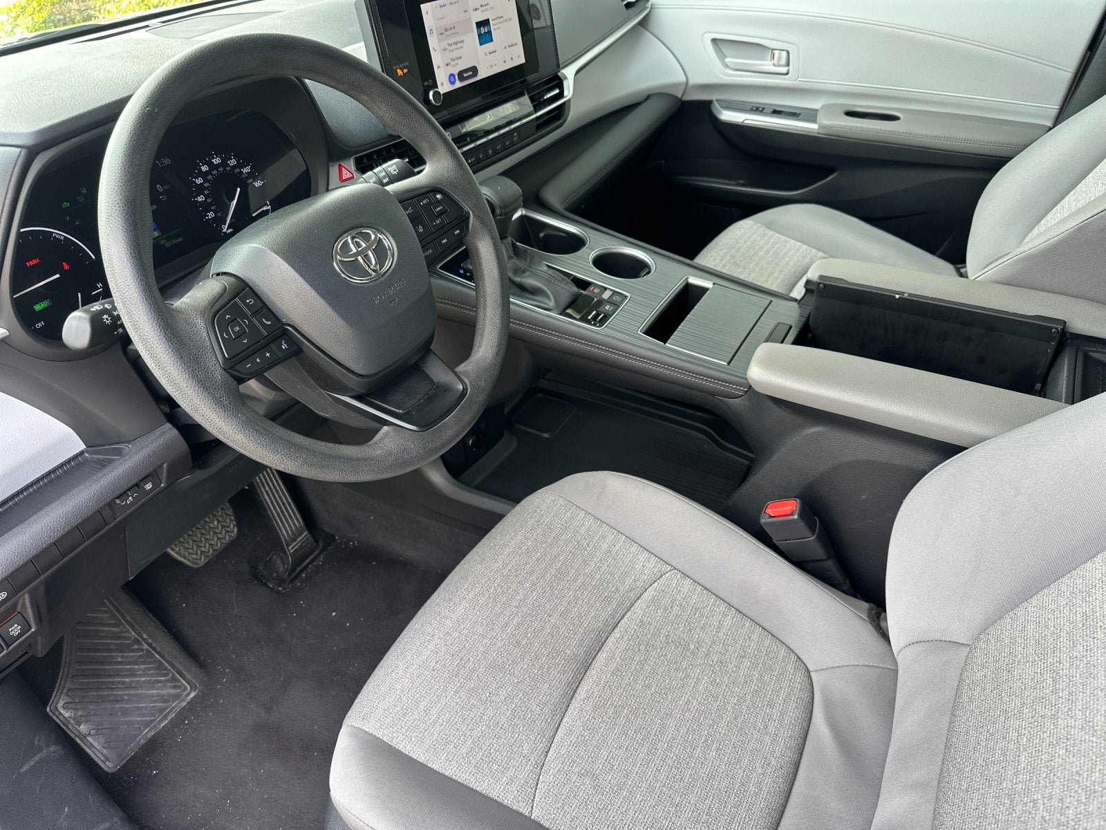 2025 Toyota Sienna LE 8 Passenger