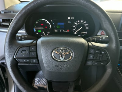 2025 Toyota Sienna LE 8 Passenger