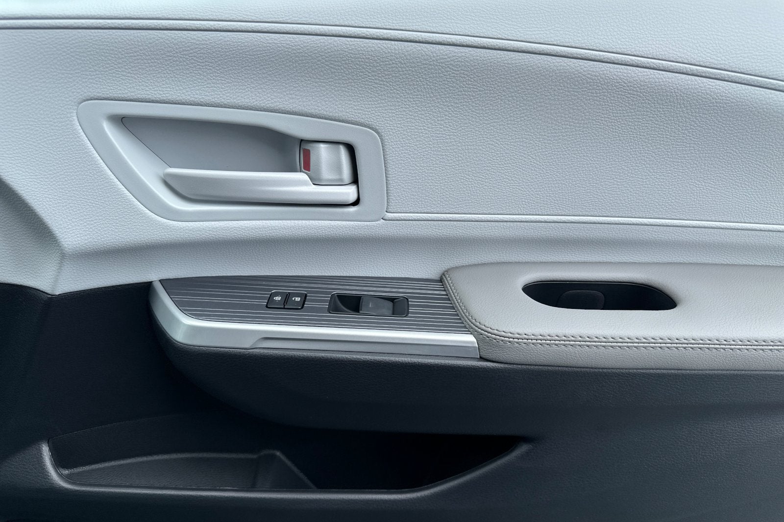 2026 Toyota Sienna LE 8 Passenger