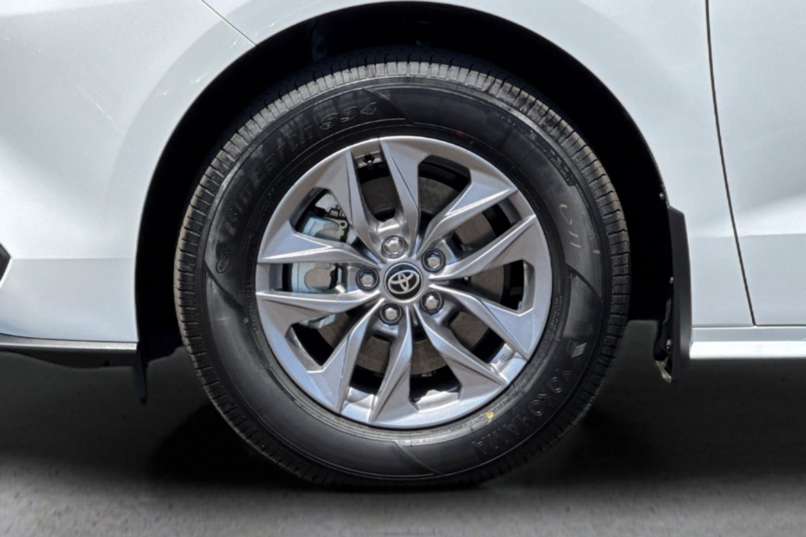 2026 Toyota Sienna LE 8 Passenger