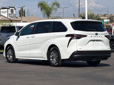 2024 Toyota Sienna LE 8 Passenger