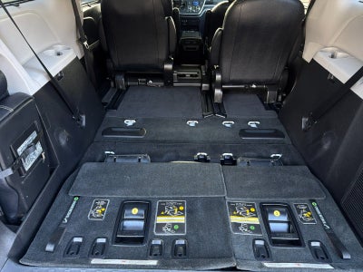 2018 Toyota Sienna SE Premium 8 Passenger