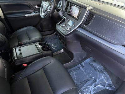 2018 Toyota Sienna SE Premium 8 Passenger