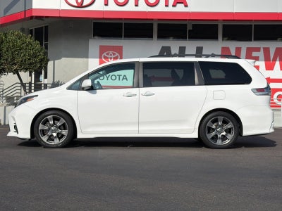 2018 Toyota Sienna SE Premium 8 Passenger