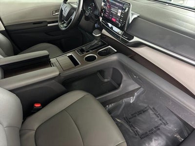 2024 Toyota Sienna XLE 8 Passenger