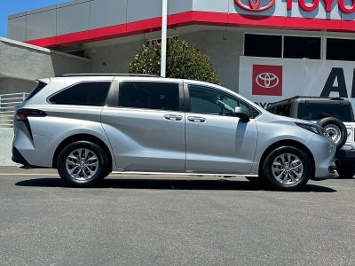 2025 Toyota Sienna XLE 8 Passenger