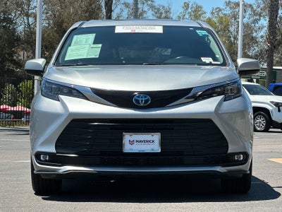 2025 Toyota Sienna XLE 8 Passenger