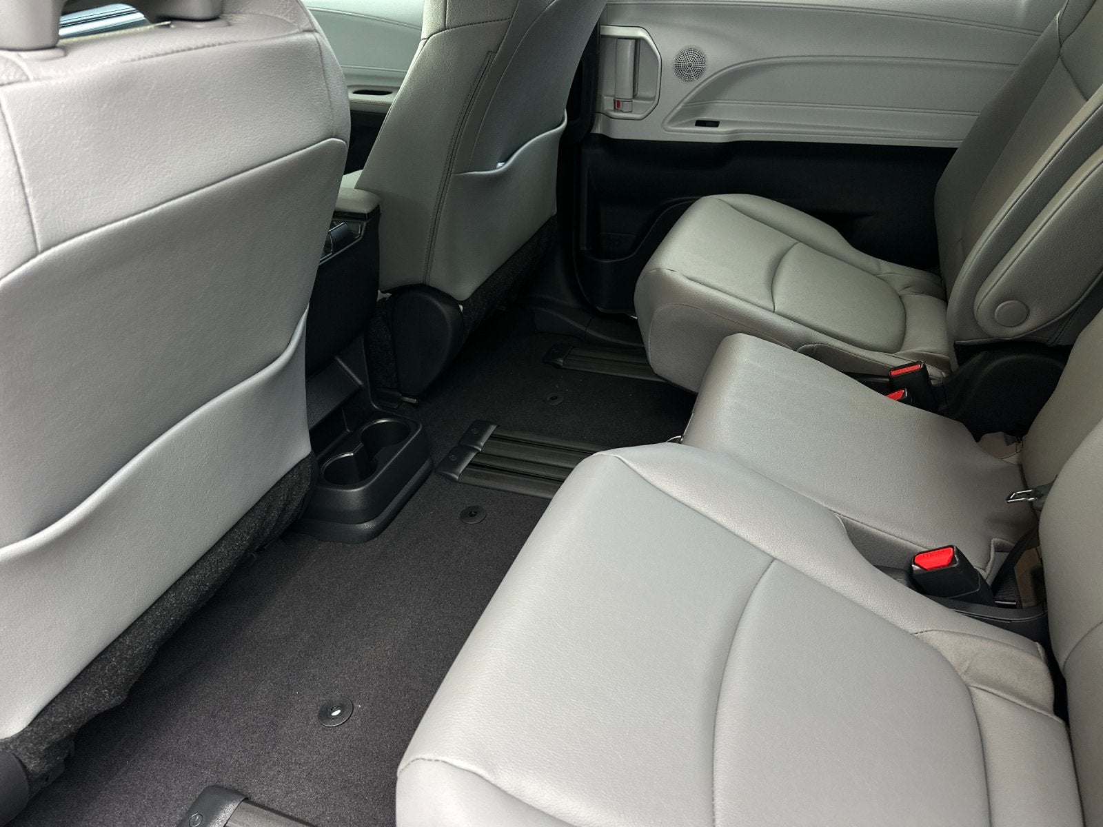2026 Toyota Sienna XLE 8 Passenger