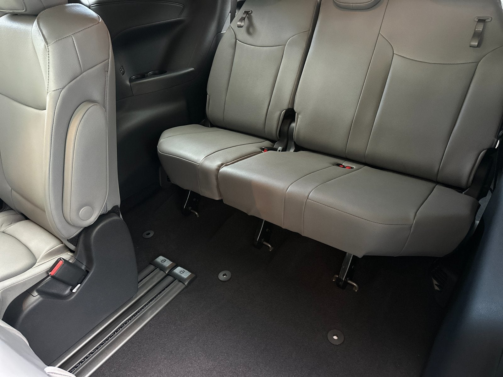 2026 Toyota Sienna XLE 8 Passenger