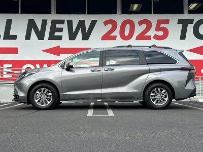 2026 Toyota Sienna XLE 8 Passenger