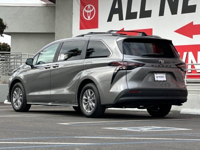 2026 Toyota Sienna XLE 8 Passenger