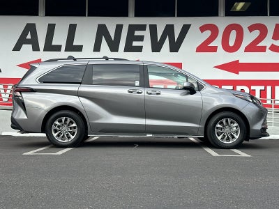 2026 Toyota Sienna XLE 8 Passenger