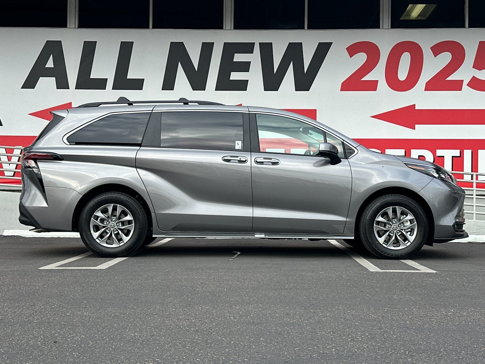 2026 Toyota Sienna XLE 8 Passenger