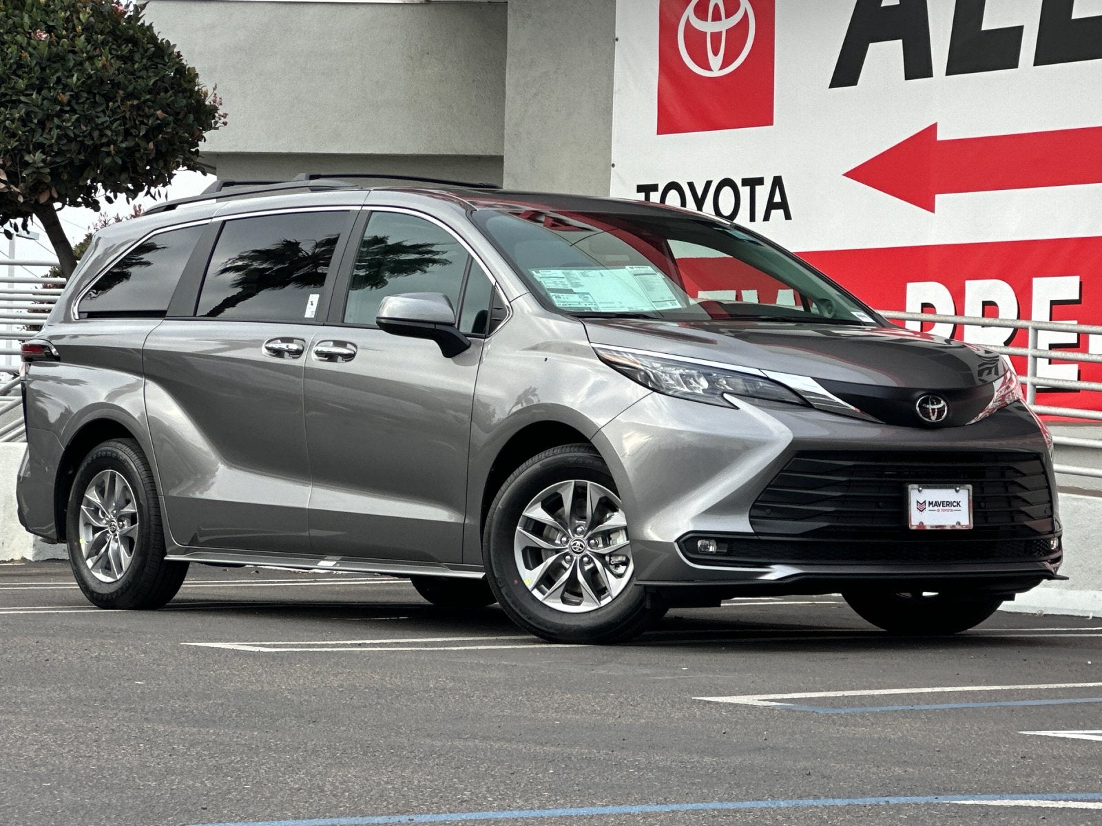 2026 Toyota Sienna XLE 8 Passenger