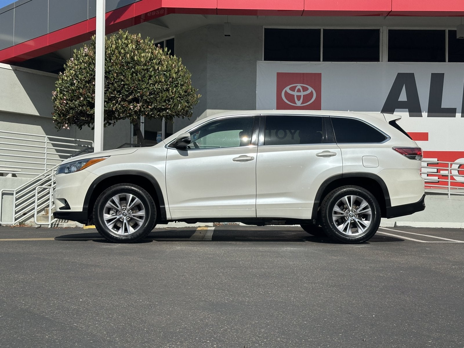 2016 Toyota Highlander LE Plus V6