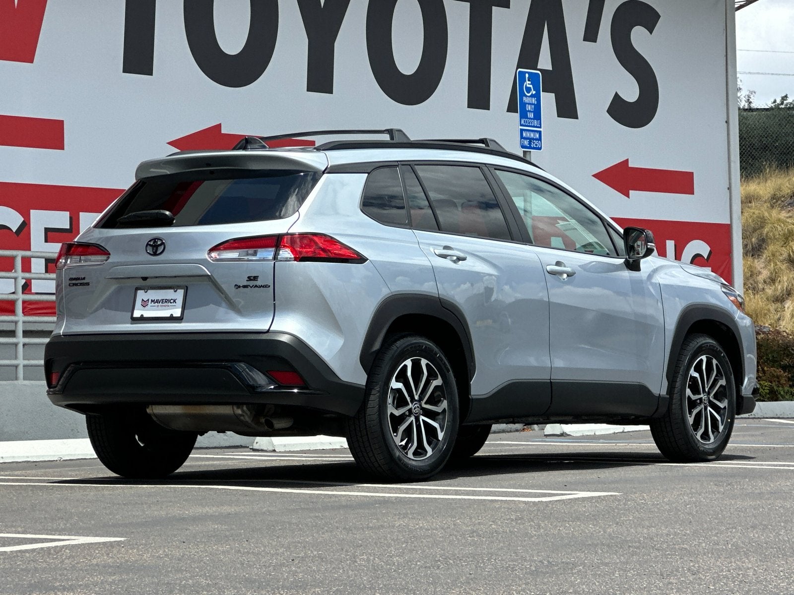 2025 Toyota Corolla Cross Hybrid SE