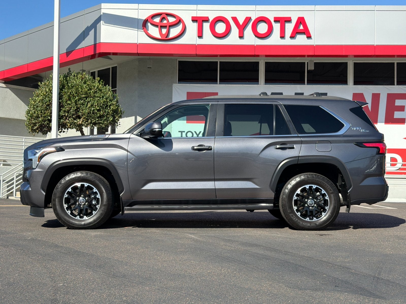 2024 Toyota Sequoia SR5