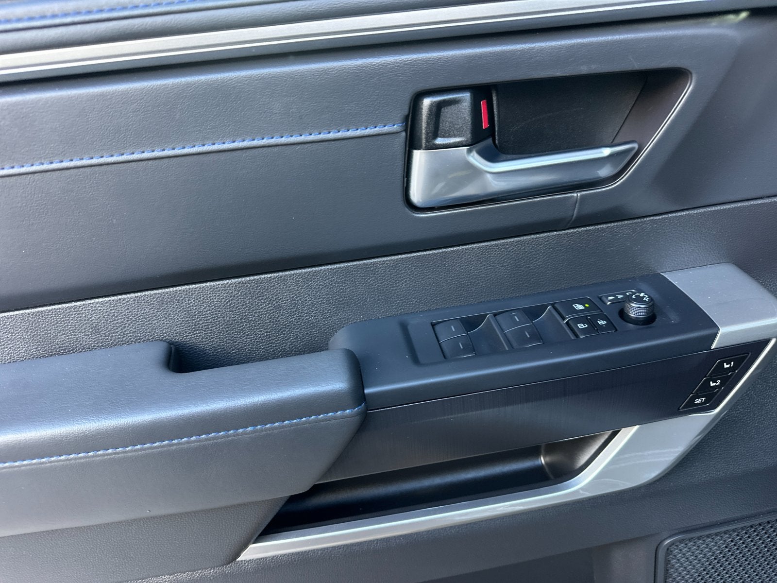 2025 Toyota Sequoia Platinum Hybrid