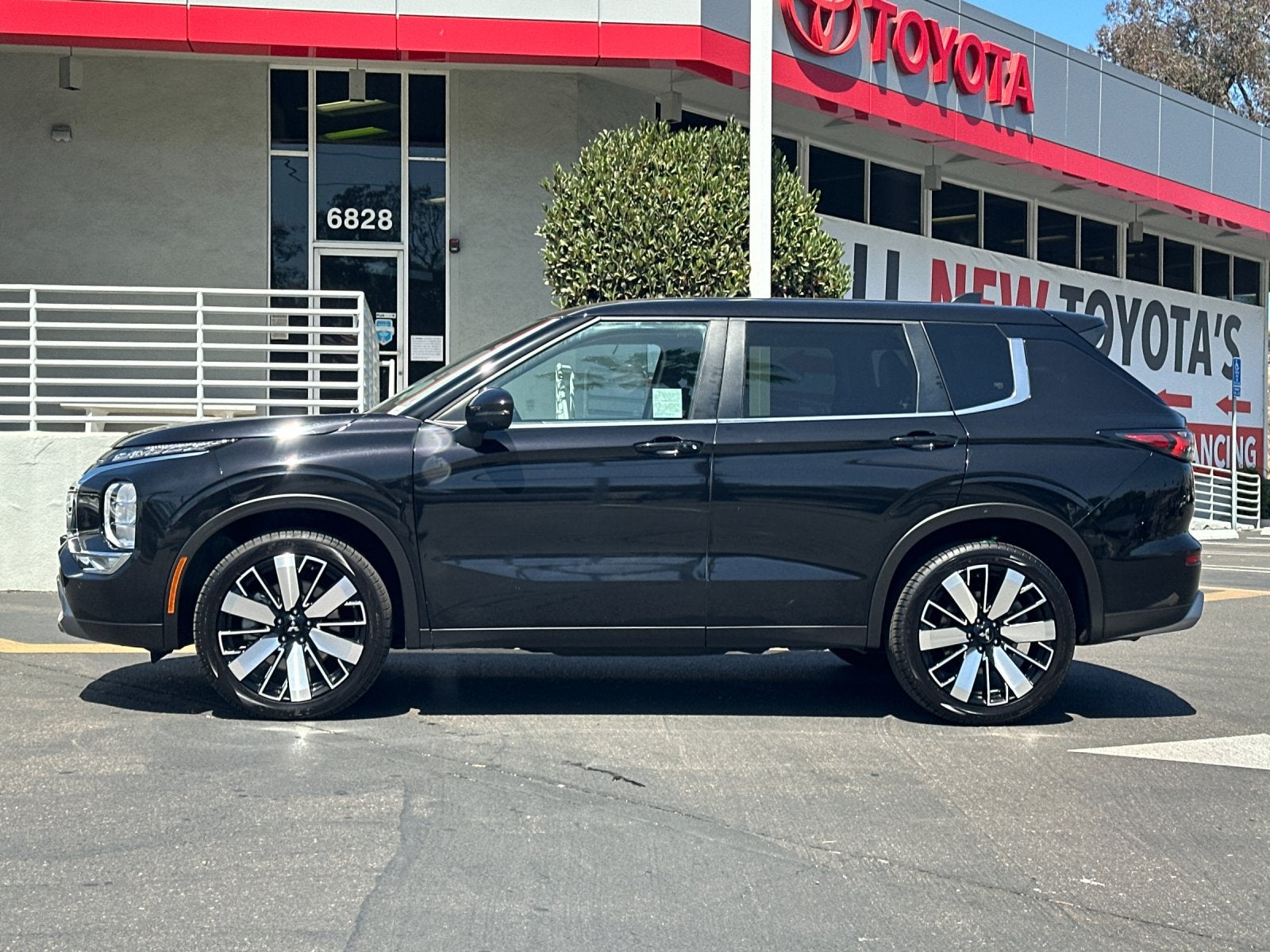 2025 Mitsubishi Outlander SE