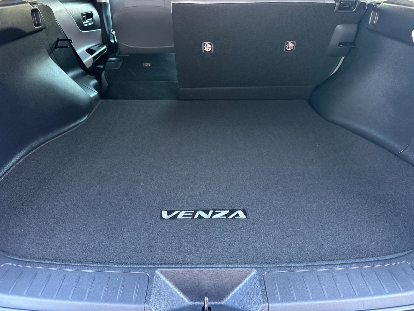 2023 Toyota Venza LE
